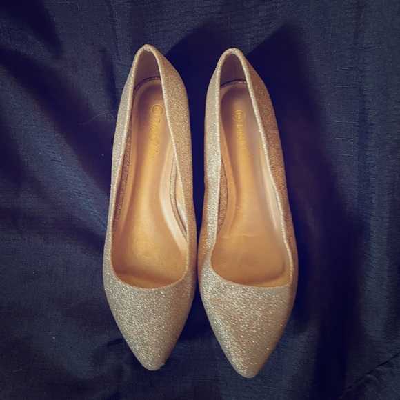 Sparkly gold flats size 7 - Picture 1 of 8